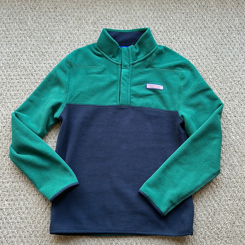 New Vineyard Vines half button down fleece.
